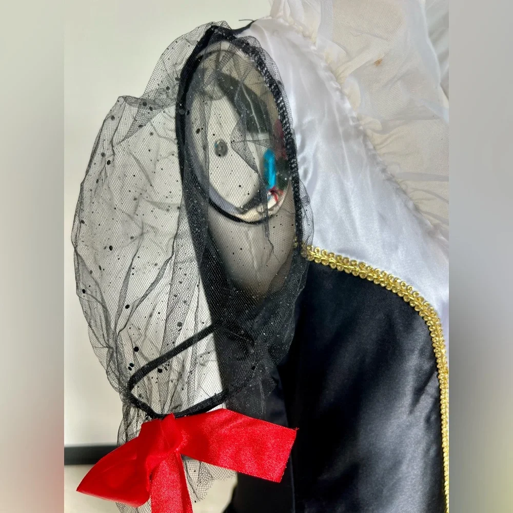 The Queen of Hearts/ The Red Queen Women’s Costume - Picture 4 of 14